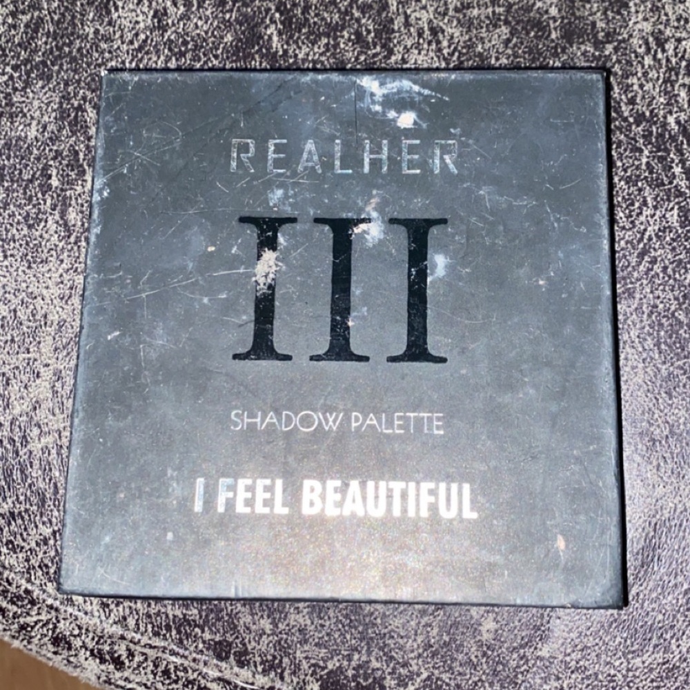 RealHer I Feel Beautiful Eyeshadow Palette